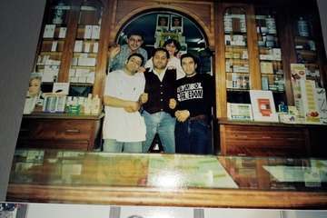 Pino Oliva Castro inauguró el 8 de enero de 1973 la primera farmacia de Jinámar/TA.